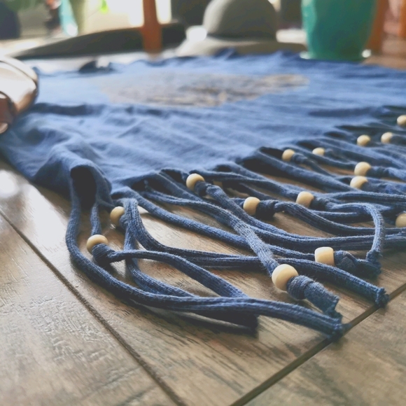 Customized wolf t-shirt with fringe beading - Picture 5 of 6